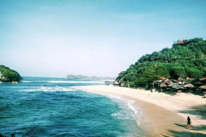 White Sand Beaches in Yogyakarta Offering Stunning Natural Beauty and Tranquility